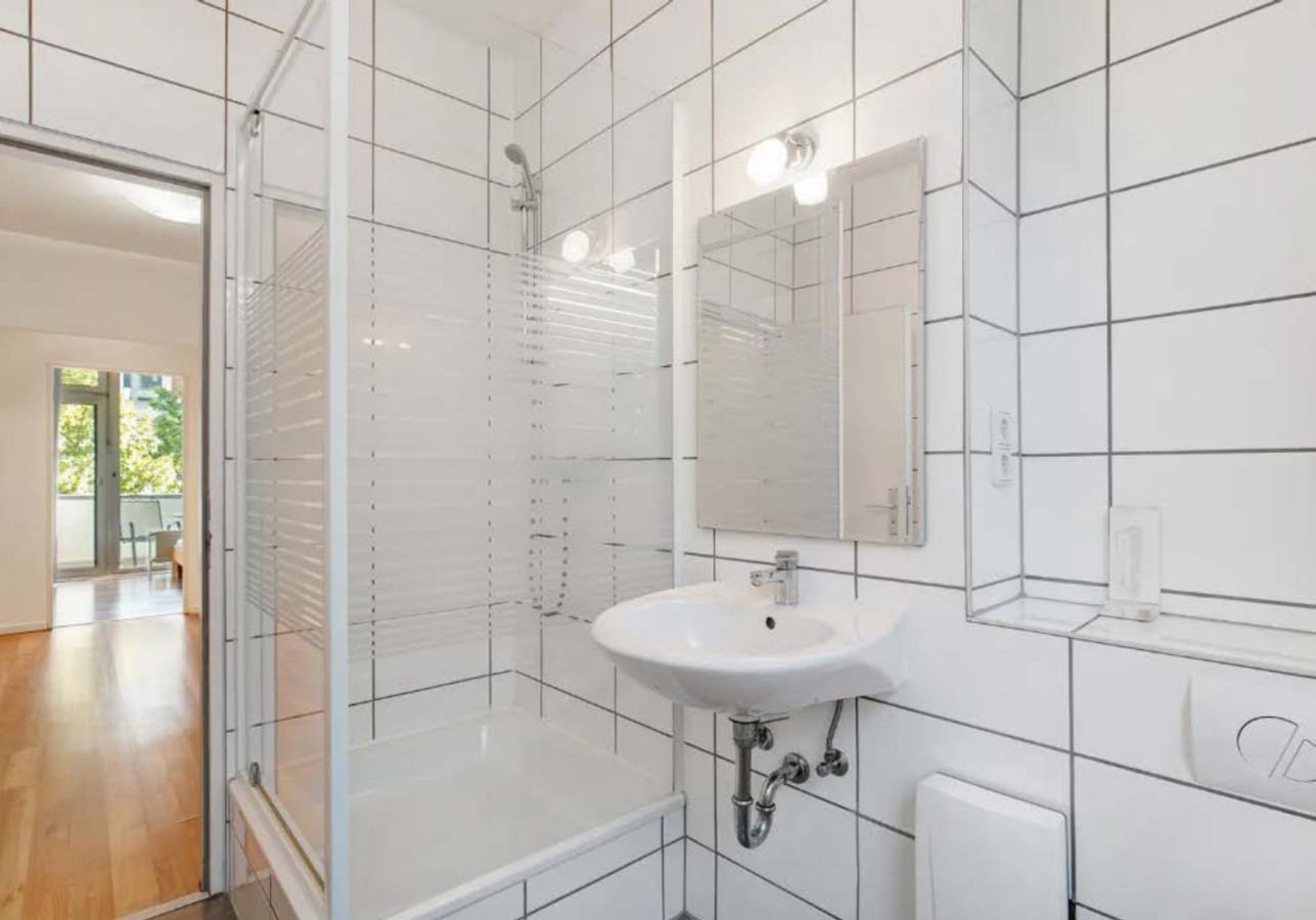 Central Berlin Stay 4BR Sleeps 15 - Jasmin — photo 29 of 37