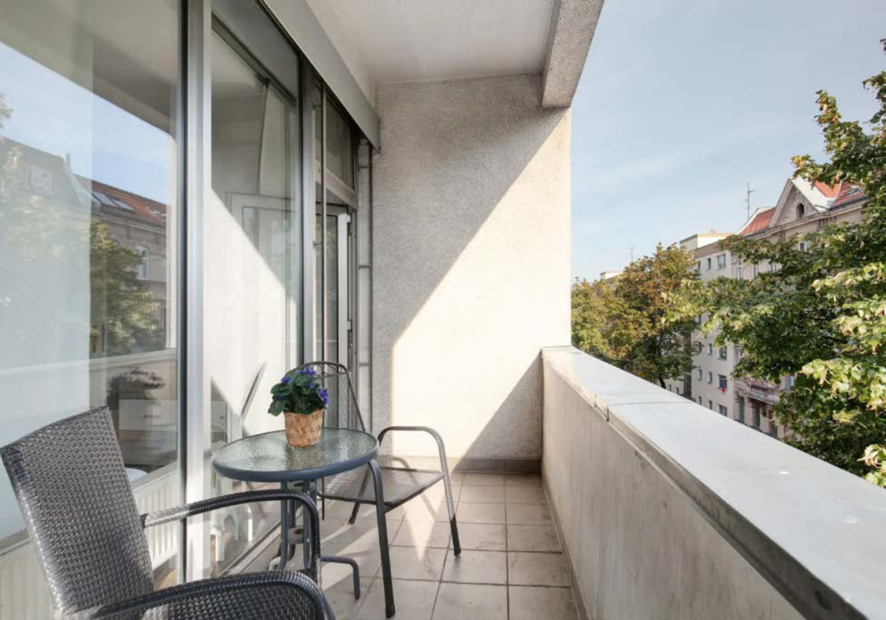 Central Berlin Stay 4BR Sleeps 15 - Jasmin — photo 13 of 37