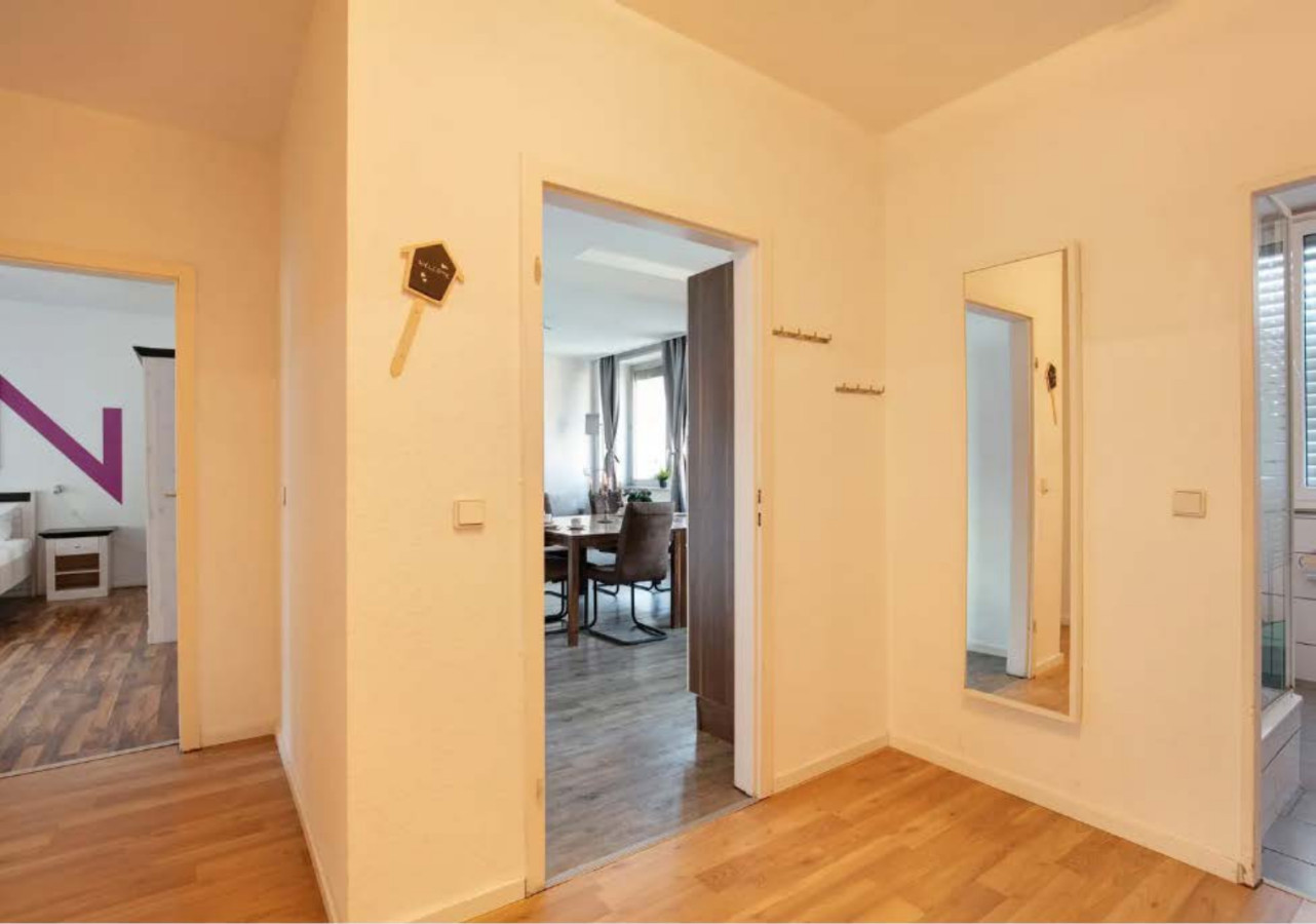 Central Berlin Stay 4BR Sleeps 15 - Jasmin — photo 27 of 37