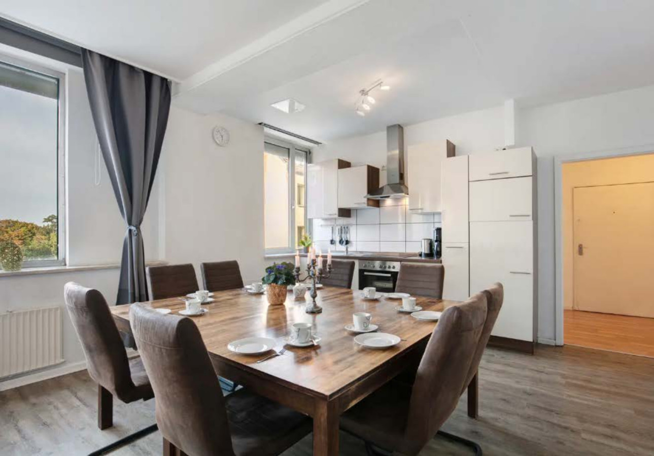 Central Berlin Stay 4BR Sleeps 15 - Jasmin — photo 32 of 37