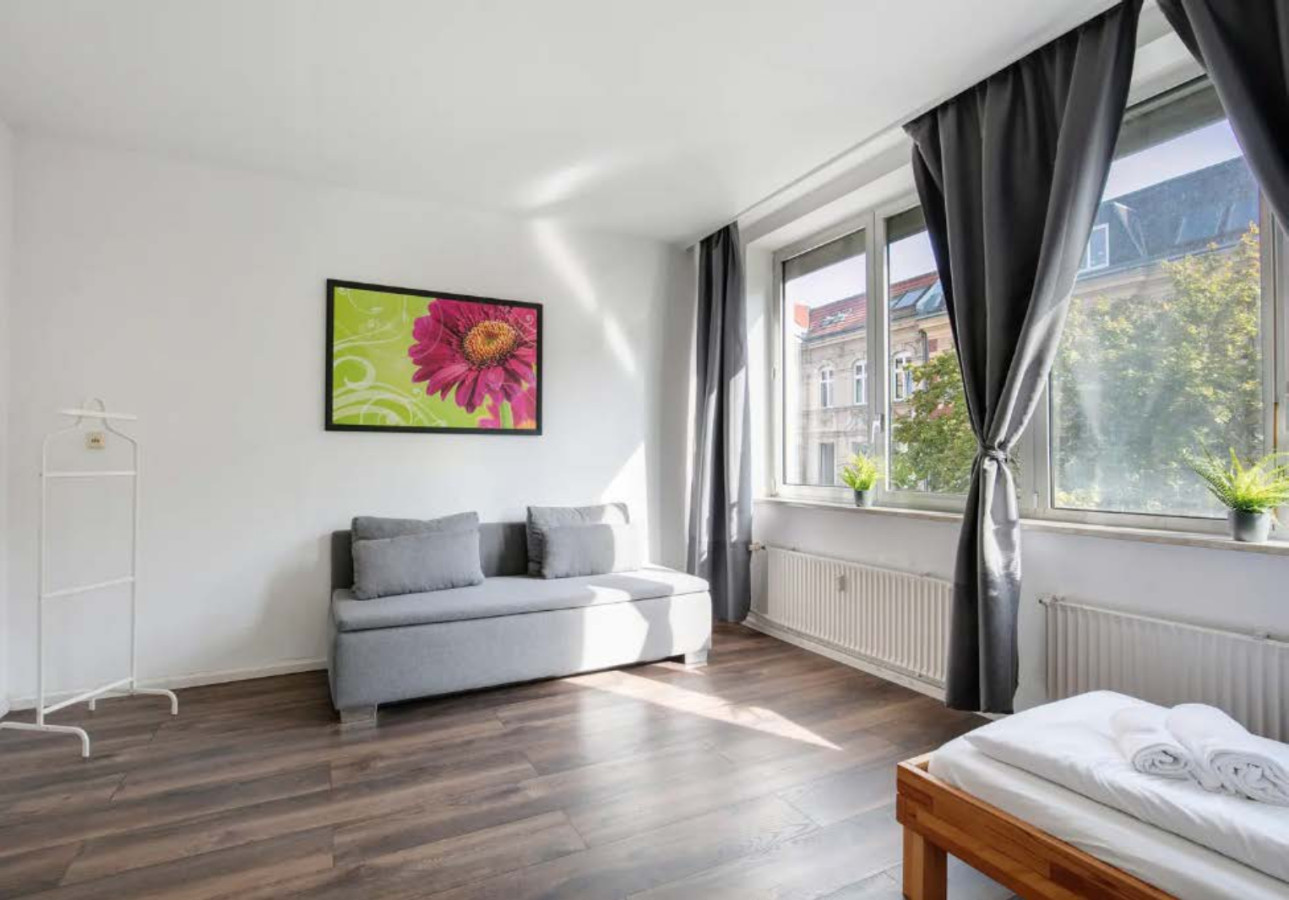 Central Berlin Stay 4BR Sleeps 15 - Jasmin — photo 15 of 37