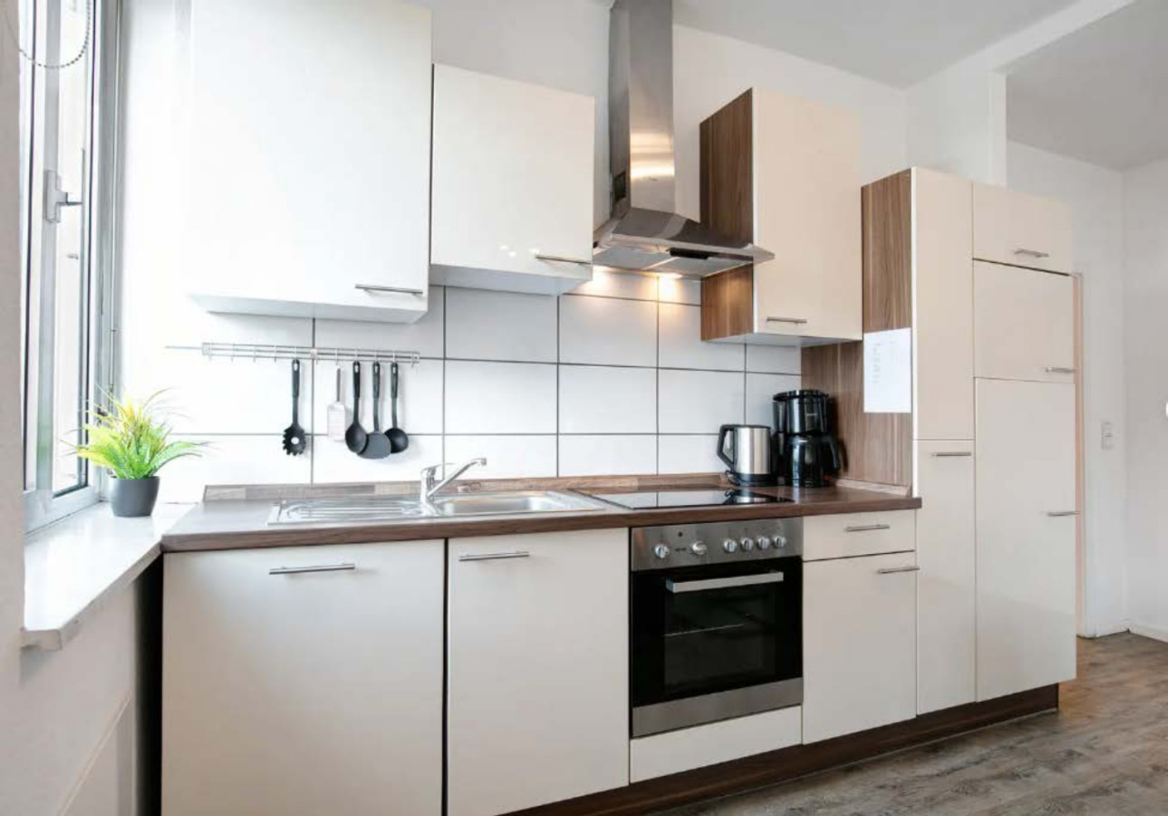 Central Berlin Stay 4BR Sleeps 15 - Jasmin — photo 33 of 37