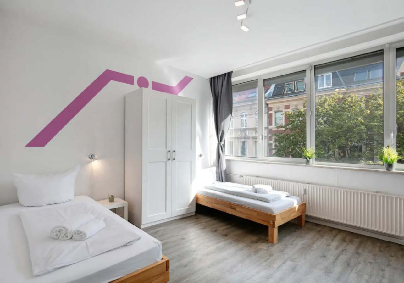 Central Berlin Stay 4BR Sleeps 15 - Jasmin — photo 12 of 37
