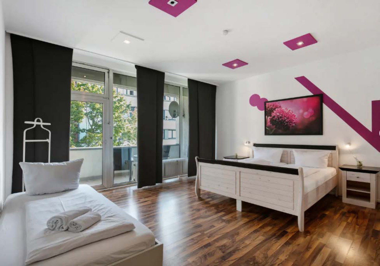 Central Berlin Stay 4BR Sleeps 15 - Jasmin — photo 34 of 37