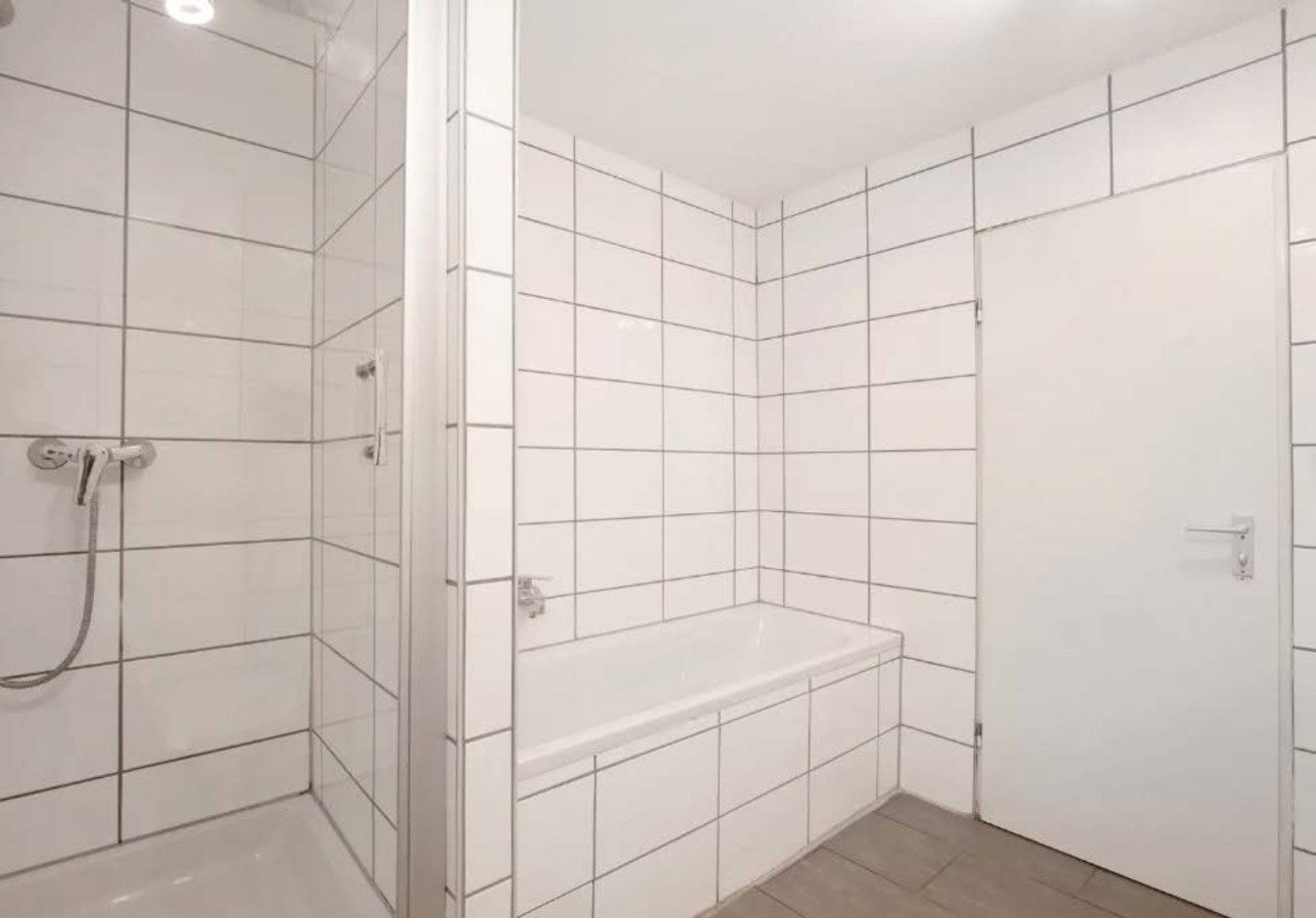 Central Berlin Stay 4BR Sleeps 15 - Jasmin — photo 24 of 37