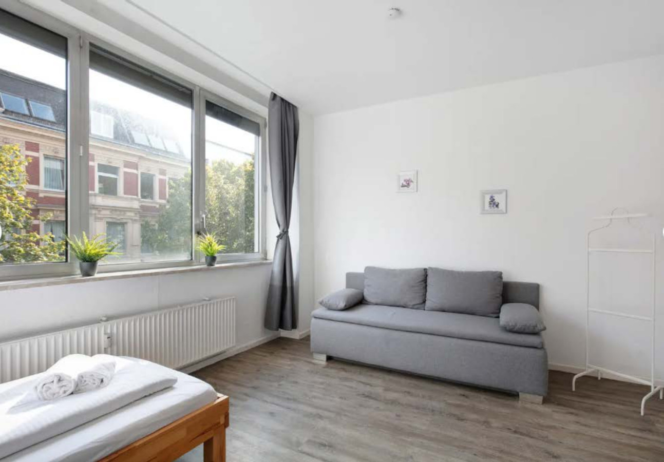 Central Berlin Stay 4BR Sleeps 15 - Jasmin — photo 21 of 37