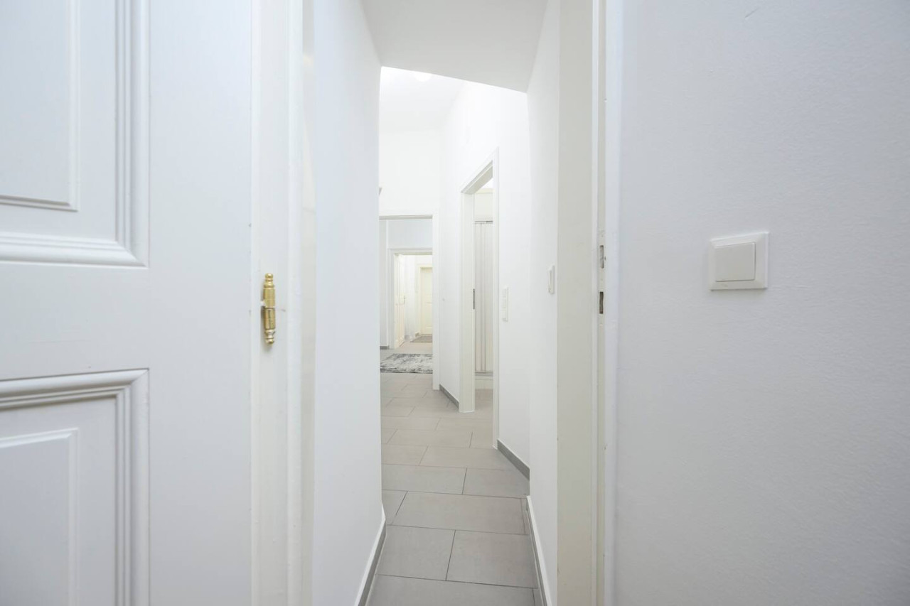 Central Business Apartment — photo 37 of 40