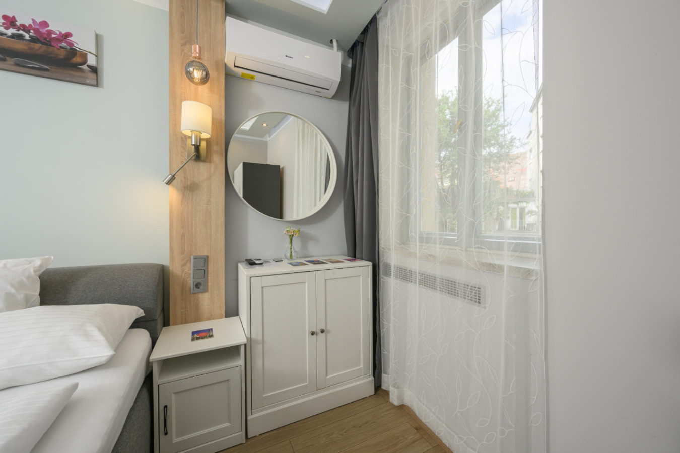 Palais Pálffy Studio with Kitchen near Hofburg — photo 16 of 40