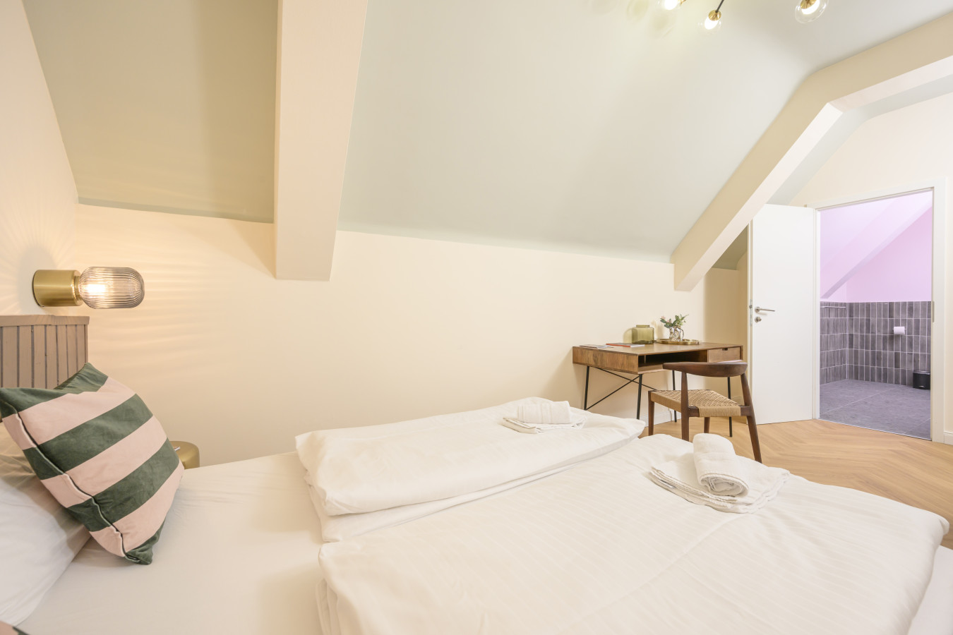 Palais Palffy I Spacious Apartment without Kitchen — photo 15 of 40