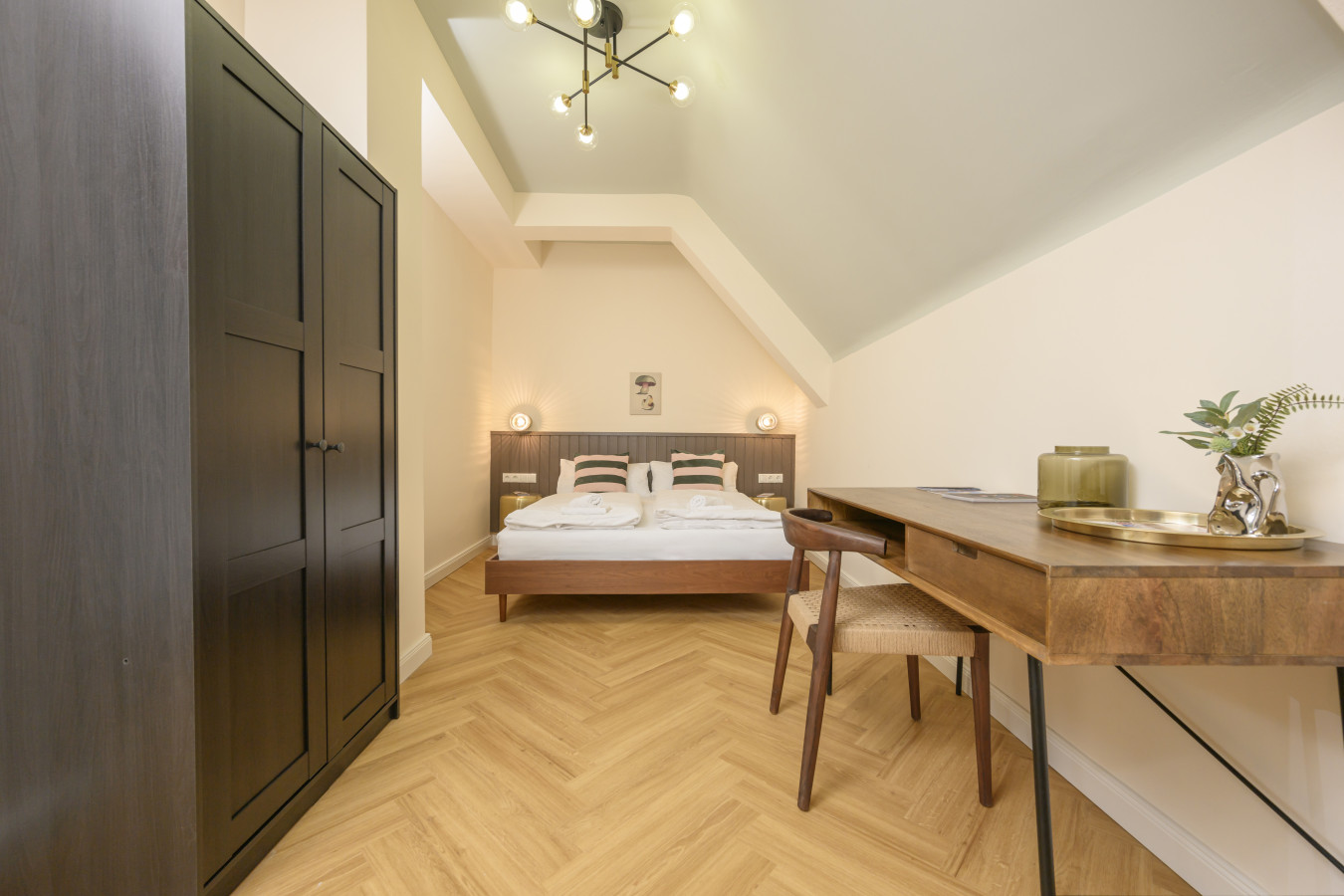 Palais Palffy I Spacious Apartment without Kitchen — photo 35 of 40