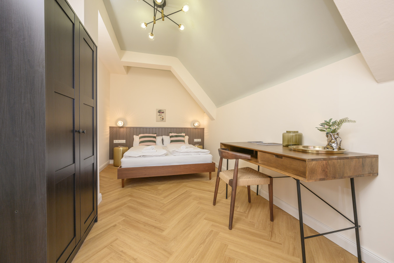 Palais Palffy I Spacious Apartment without Kitchen — photo 28 of 40
