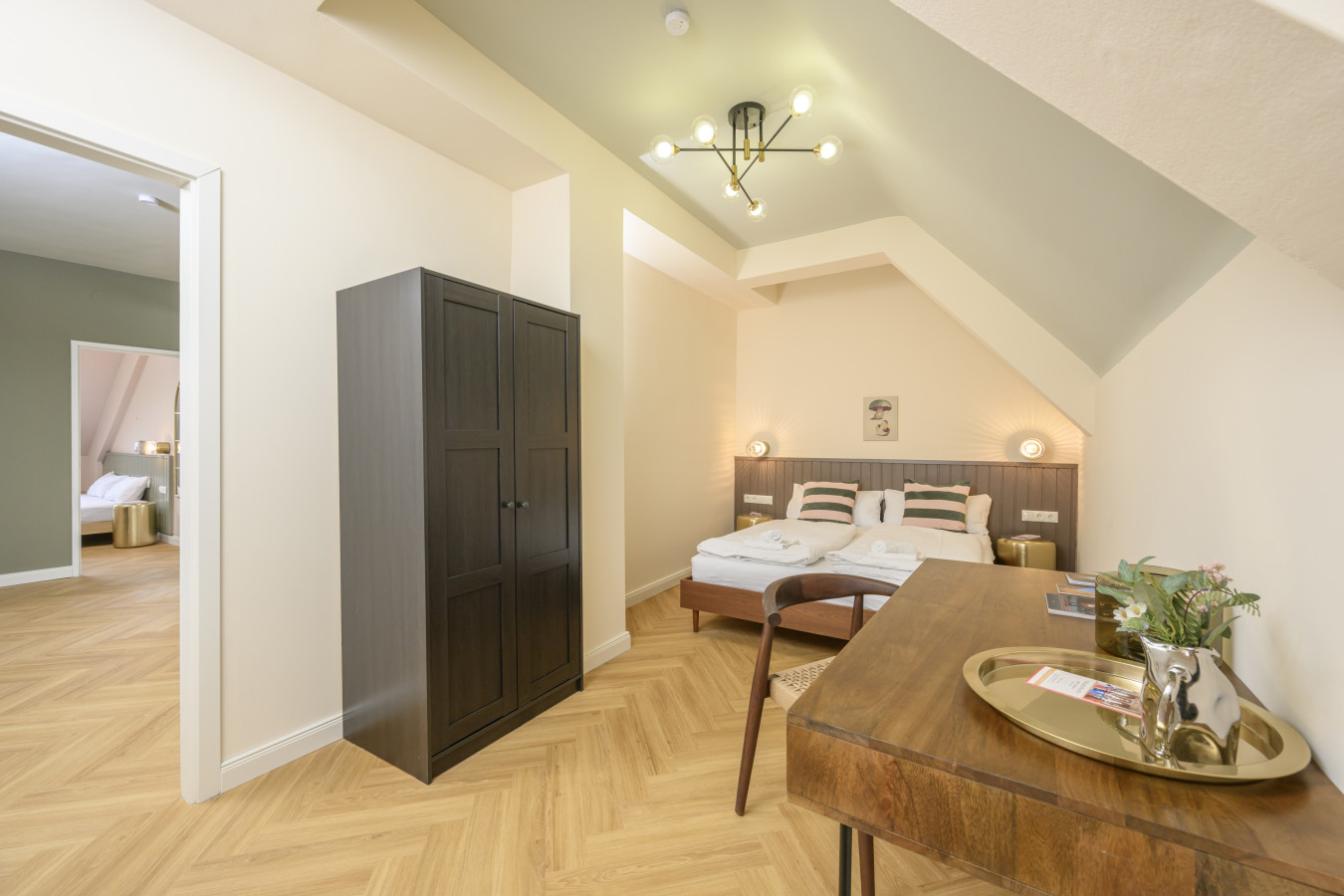 Palais Palffy I Spacious Apartment without Kitchen — photo 27 of 40