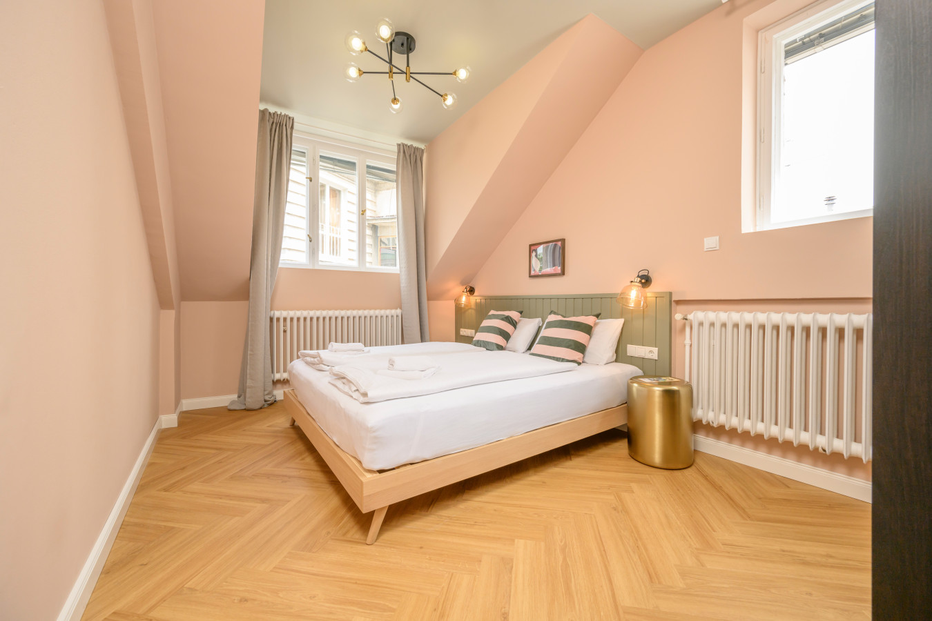 Palais Palffy I Spacious Apartment without Kitchen — photo 40 of 40