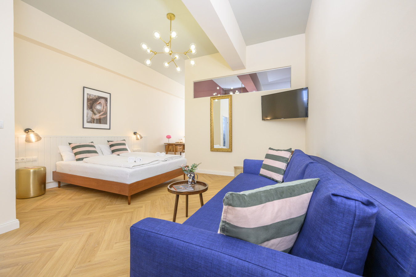 Palais Palffy I Spacious Apartment without Kitchen — photo 14 of 40