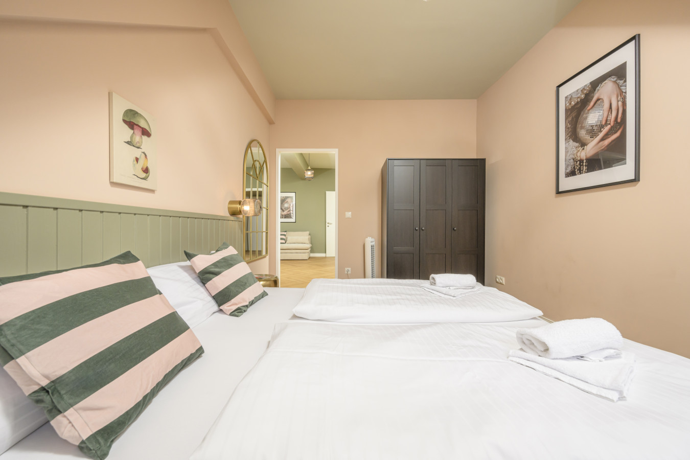 Palais Palffy I Spacious Apartment without Kitchen — photo 17 of 40