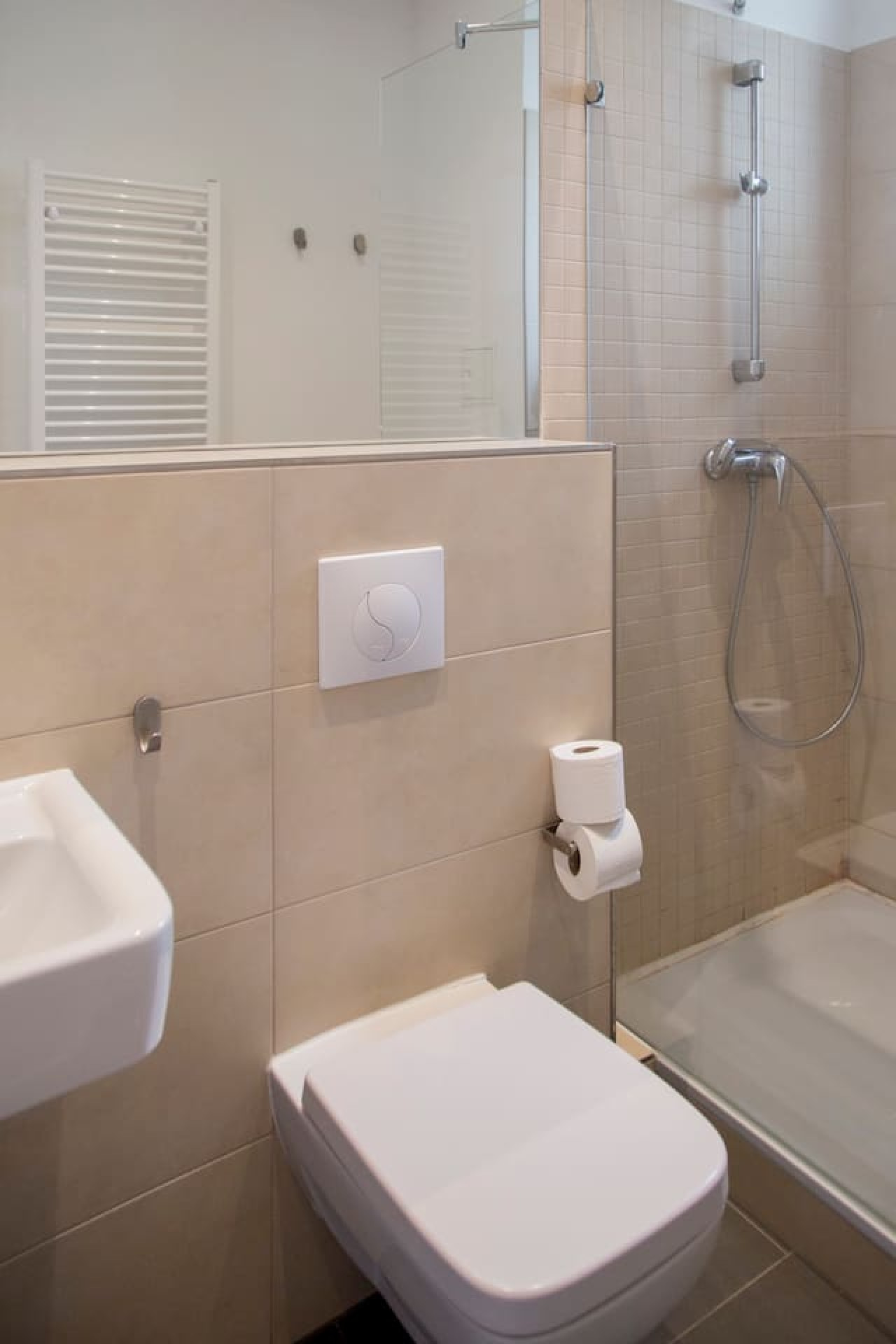 Great apartment in Berlin with two double bedrooms — photo 20 of 24