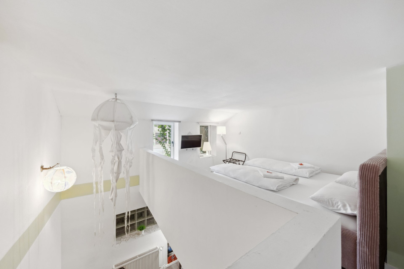 The Room.44 - Mezzanine Loft with Shared Bathroom — photo 24 of 40