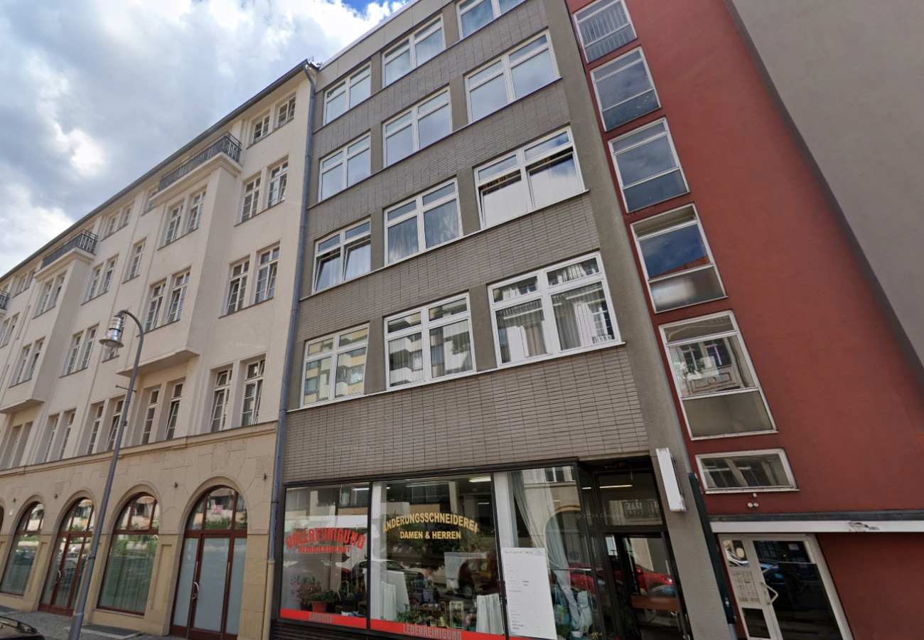 Spacious 3-Bedroom Apartment in Central Berlin — photo 15 of 20