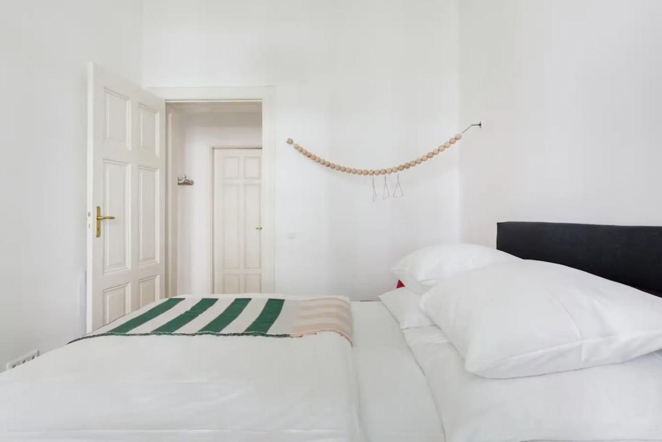 Luxury 2 Bedroom apartment in the heart of Mitte — photo 34 of 40