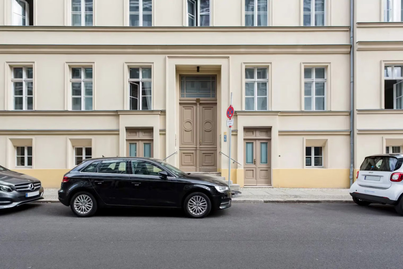 Luxury 2 Bedroom apartment in the heart of Mitte — photo 38 of 40