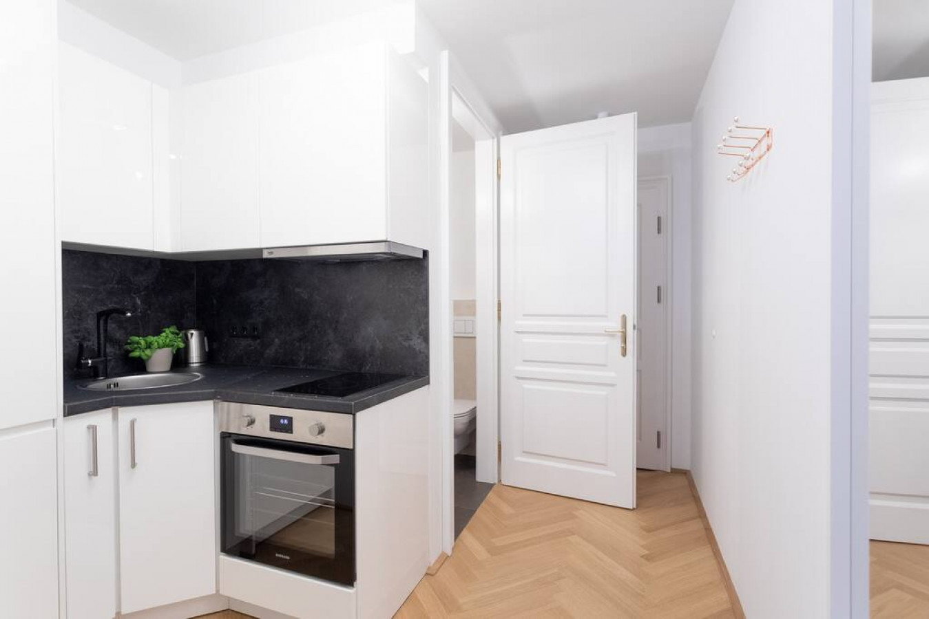NEW Luxus Studio only 10min Centre - Markus apartment — photo 39 of 40