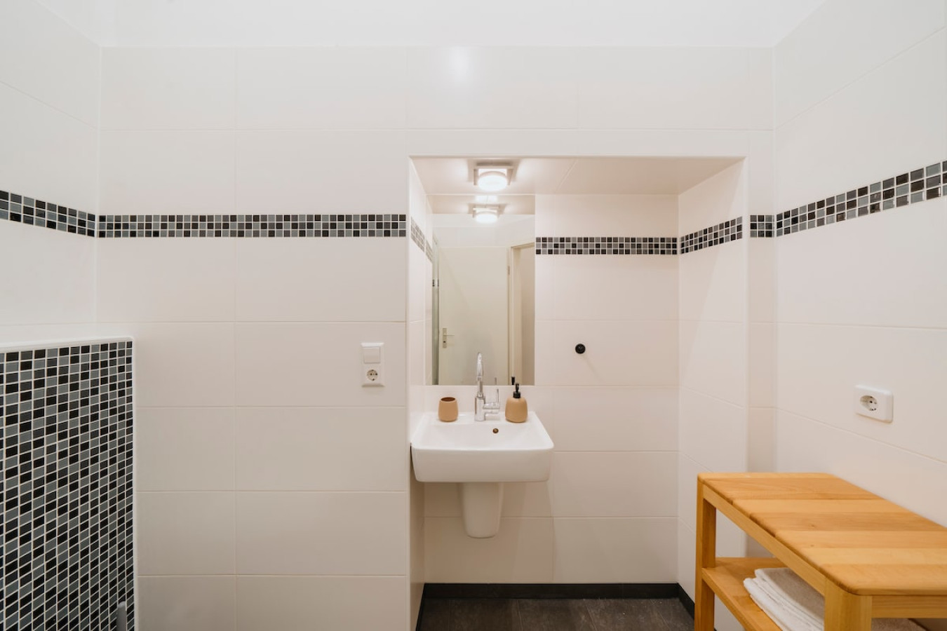 Spacious 2 Bedroom in the Heart of Friedrichshain — photo 27 of 37
