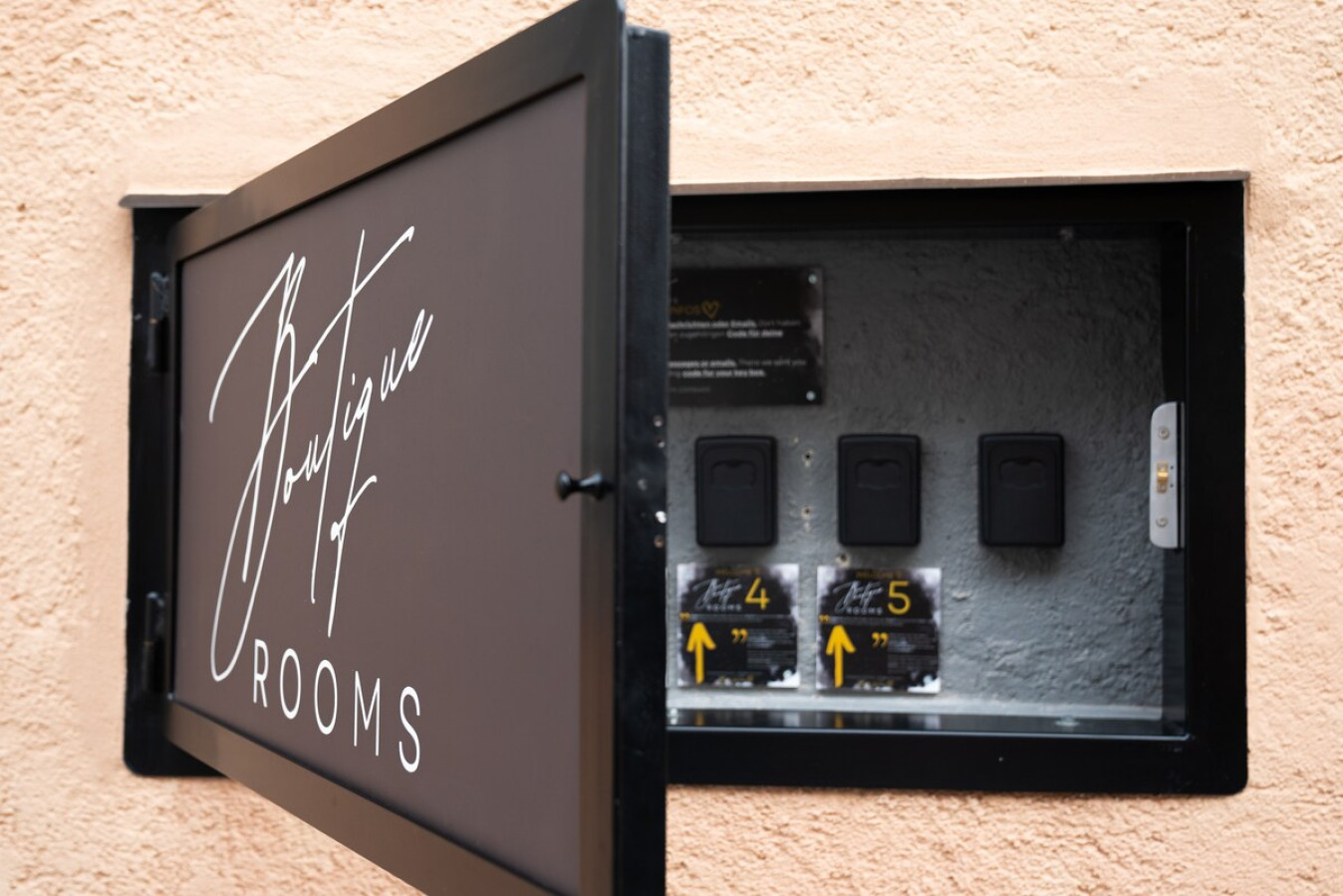 NEW LUXUS Suite I TWO Kingbeds I Center — photo 31 of 40