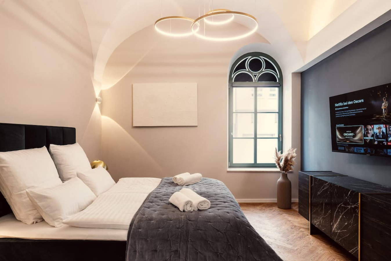 NEW LUXUS Suite I TWO Kingbeds I Center — photo 26 of 40